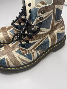 Dr. Martens Pascal Virginia Union Jack British Flag Boots Women’s 7
